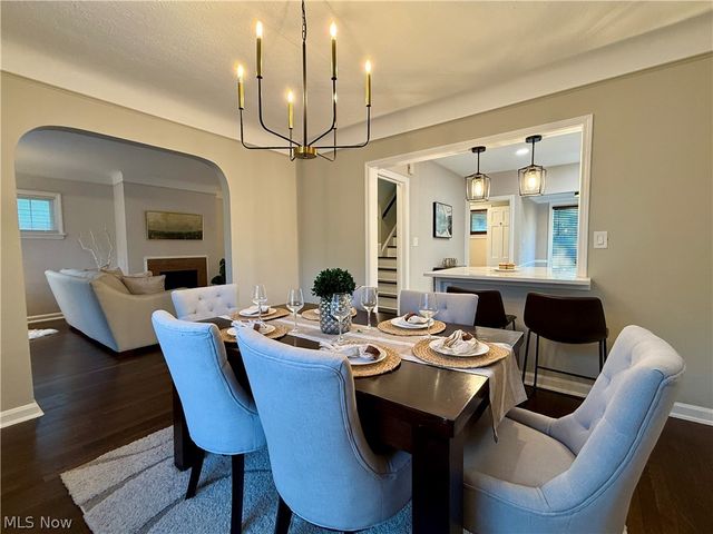 2216 Barrington Road, University Heights, OH 44118