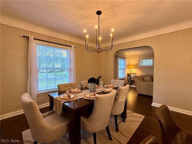 2216 Barrington Road, University Heights, OH 44118