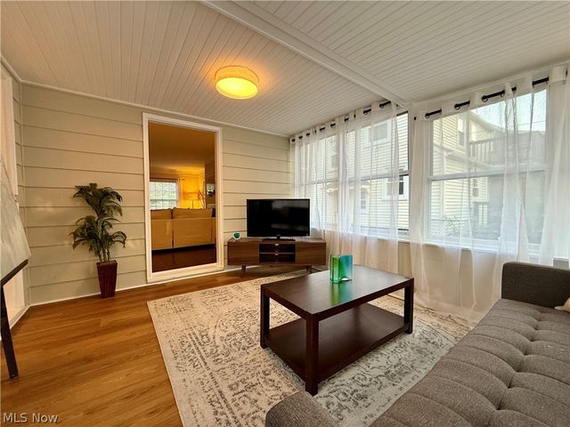 2216 Barrington Road, University Heights, OH 44118