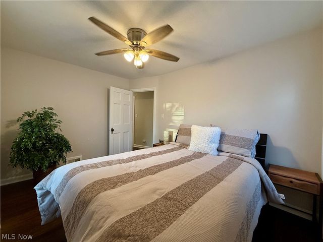 2216 Barrington Road, University Heights, OH 44118