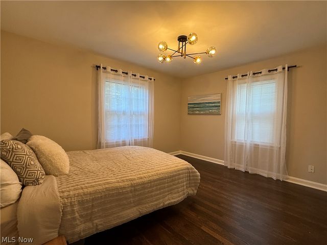 2216 Barrington Road, University Heights, OH 44118