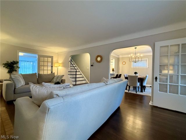 2216 Barrington Road, University Heights, OH 44118