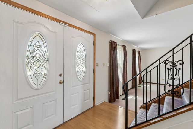 1105 E Point Drive, Schaumburg, IL 60193