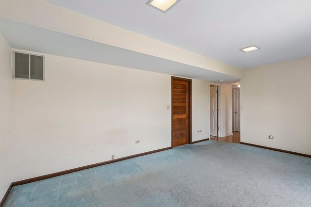1105 E Point Drive, Schaumburg, IL 60193
