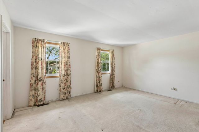 1105 E Point Drive, Schaumburg, IL 60193