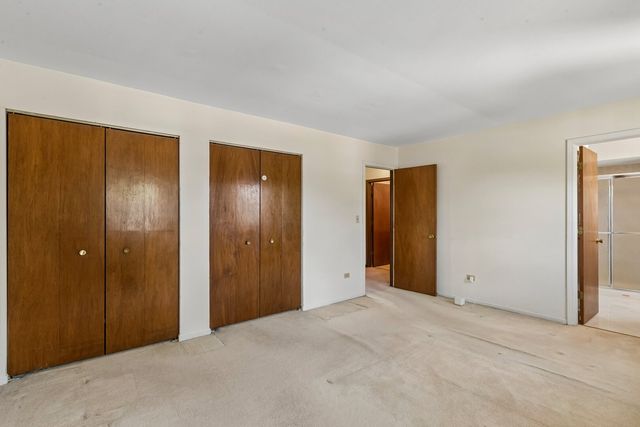 1105 E Point Drive, Schaumburg, IL 60193