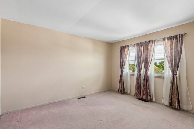 1105 E Point Drive, Schaumburg, IL 60193