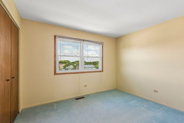 1105 E Point Drive, Schaumburg, IL 60193