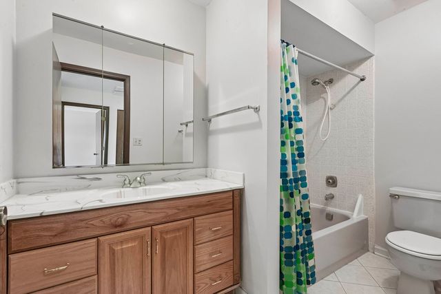 1105 E Point Drive, Schaumburg, IL 60193