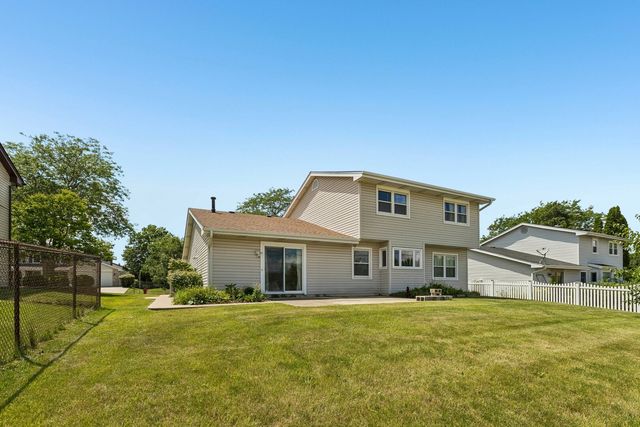 1105 E Point Drive, Schaumburg, IL 60193