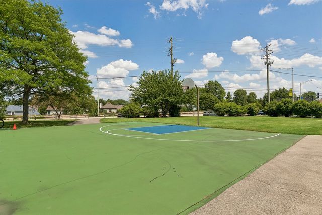1105 E Point Drive, Schaumburg, IL 60193
