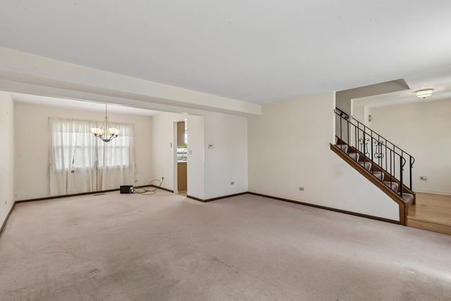 1105 E Point Drive, Schaumburg, IL 60193