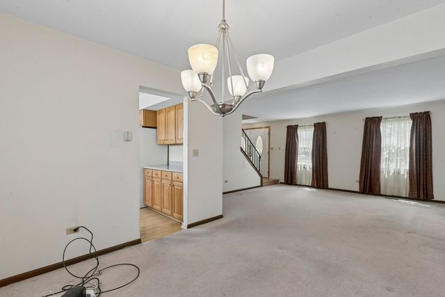1105 E Point Drive, Schaumburg, IL 60193