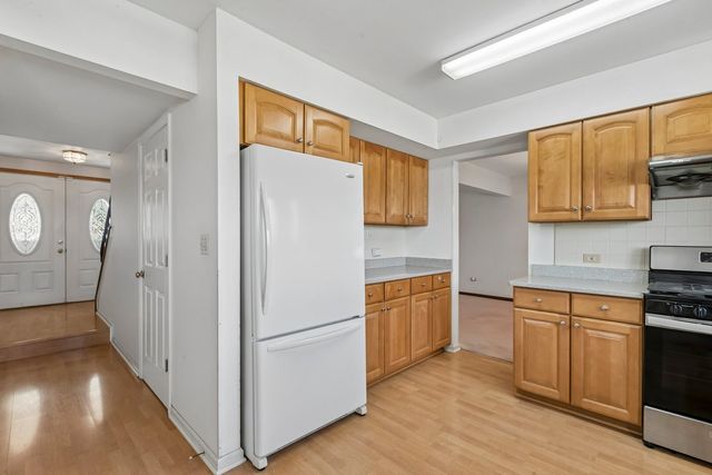 1105 E Point Drive, Schaumburg, IL 60193