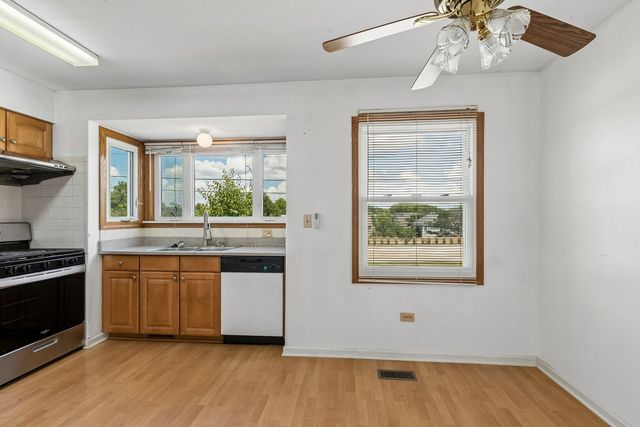1105 E Point Drive, Schaumburg, IL 60193