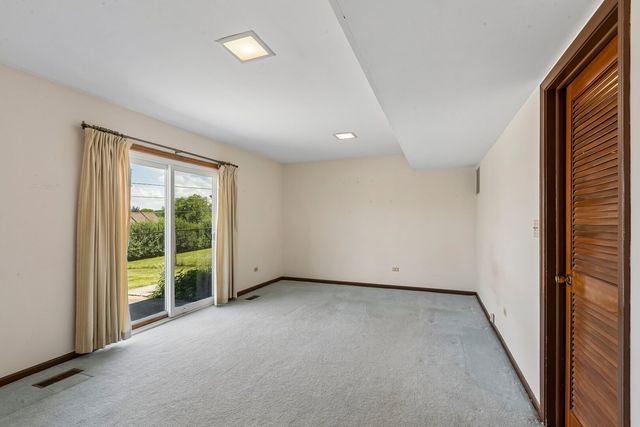 1105 E Point Drive, Schaumburg, IL 60193