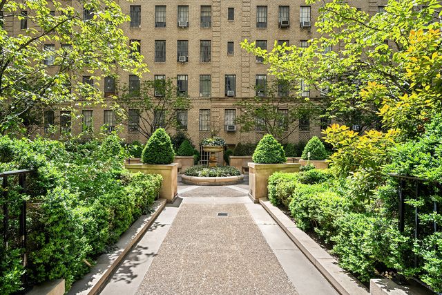 350 W 57th St Apt 6H, New York City, NY 10019