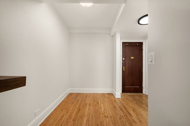 350 W 57th St Apt 6H, New York City, NY 10019