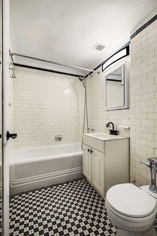 350 W 57th St Apt 6H, New York City, NY 10019