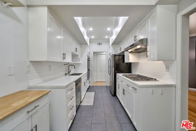 11939 Gorham Avenue 105, Los Angeles, CA 90049