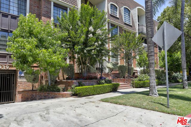 11939 Gorham Avenue 105, Los Angeles, CA 90049