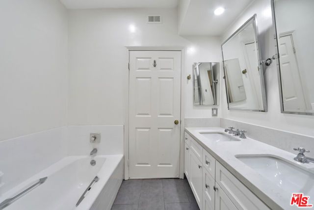 11939 Gorham Avenue 105, Los Angeles, CA 90049
