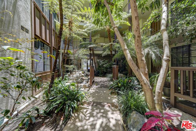 11939 Gorham Avenue 105, Los Angeles, CA 90049