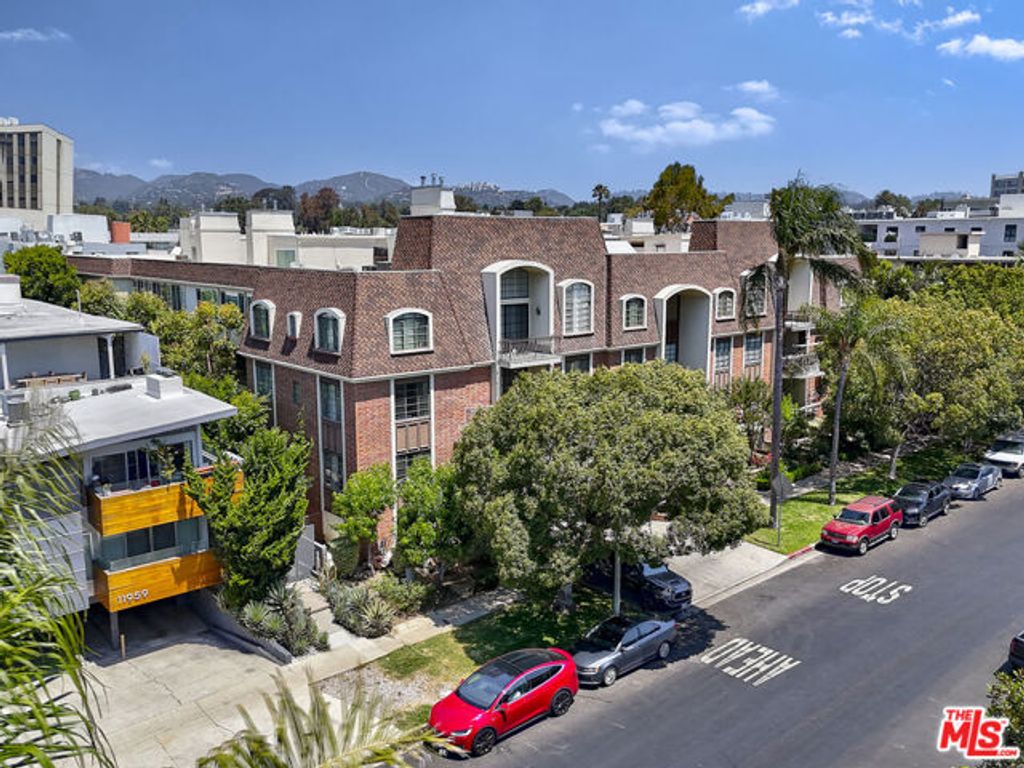 11939 Gorham Avenue 105, Los Angeles, CA 90049