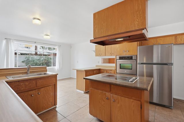 408 La Veta Drive NE, Albuquerque, NM 87108