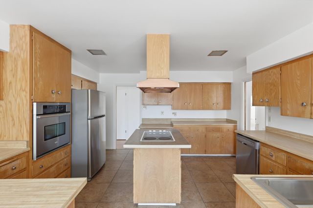 408 La Veta Drive NE, Albuquerque, NM 87108