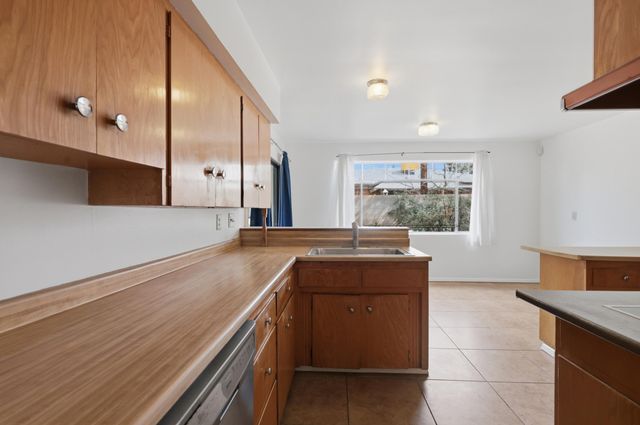 408 La Veta Drive NE, Albuquerque, NM 87108