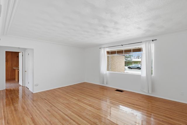 408 La Veta Drive NE, Albuquerque, NM 87108