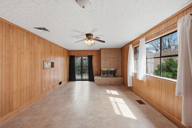 408 La Veta Drive NE, Albuquerque, NM 87108