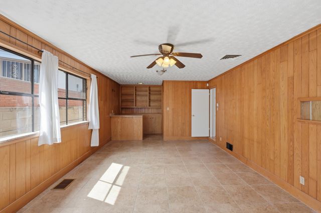 408 La Veta Drive NE, Albuquerque, NM 87108