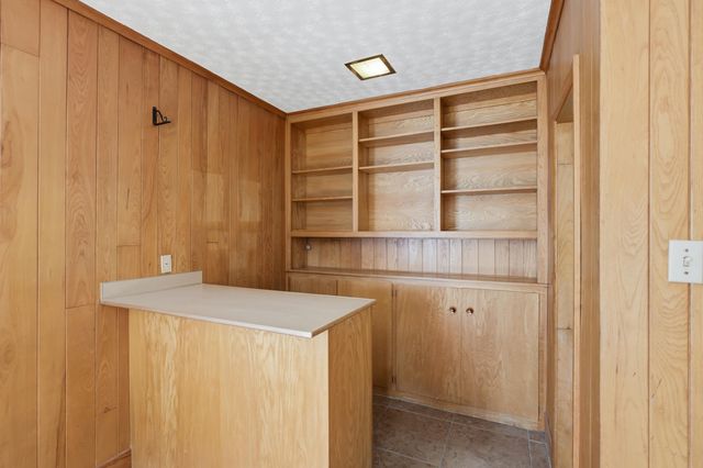 408 La Veta Drive NE, Albuquerque, NM 87108