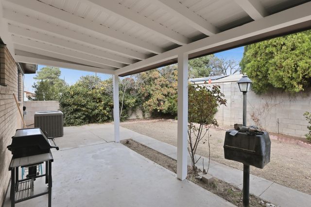 408 La Veta Drive NE, Albuquerque, NM 87108