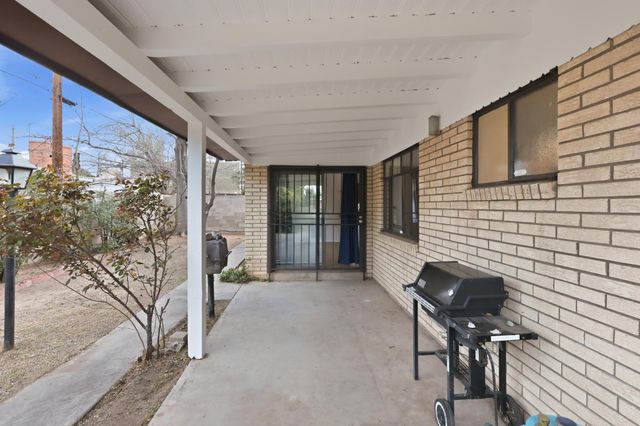 408 La Veta Drive NE, Albuquerque, NM 87108