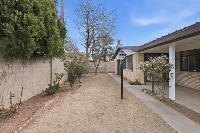 408 La Veta Drive NE, Albuquerque, NM 87108