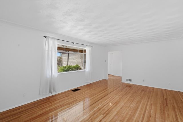 408 La Veta Drive NE, Albuquerque, NM 87108