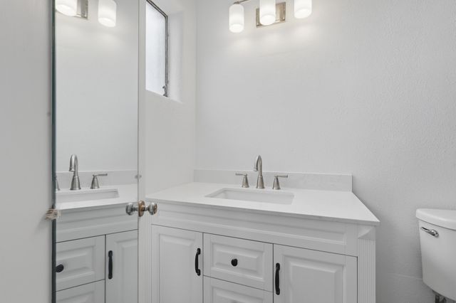 408 La Veta Drive NE, Albuquerque, NM 87108