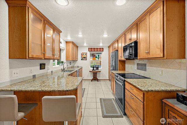 952 Marwood Drive NE, Bremerton, WA 98311