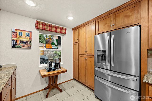 952 Marwood Drive NE, Bremerton, WA 98311