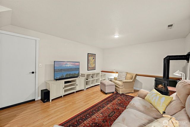 952 Marwood Drive NE, Bremerton, WA 98311