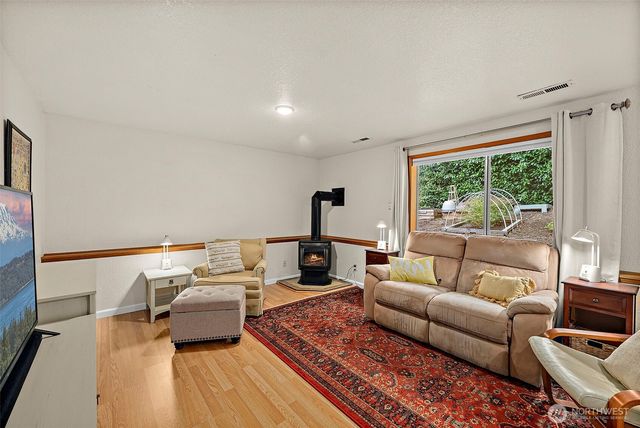 952 Marwood Drive NE, Bremerton, WA 98311