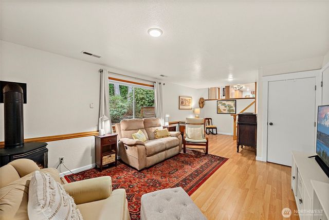 952 Marwood Drive NE, Bremerton, WA 98311