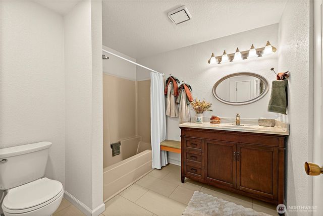 952 Marwood Drive NE, Bremerton, WA 98311