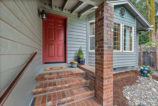 952 Marwood Drive NE, Bremerton, WA 98311