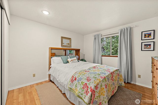 952 Marwood Drive NE, Bremerton, WA 98311