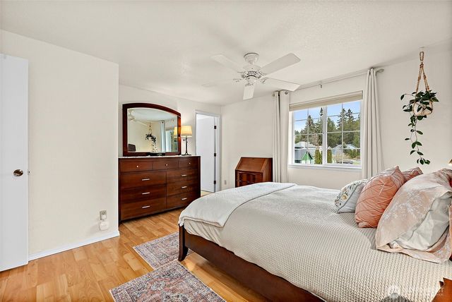 952 Marwood Drive NE, Bremerton, WA 98311