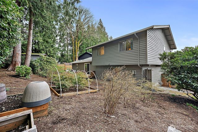 952 Marwood Drive NE, Bremerton, WA 98311